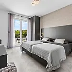 Villa Delecto *